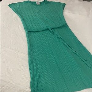 New Serra Vibrant Green Midi Dress